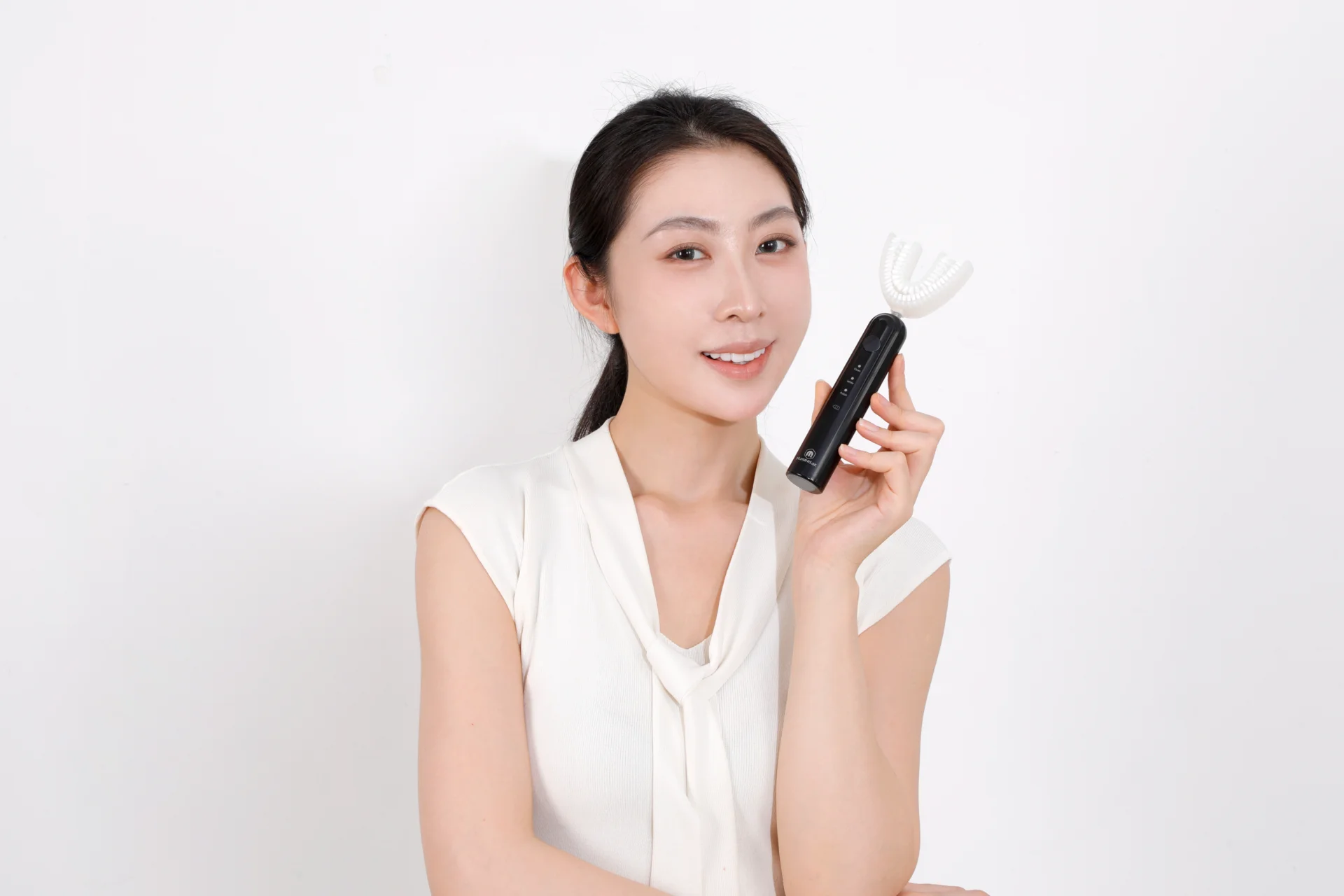 TB-03 U-shaped toothbrush portrait